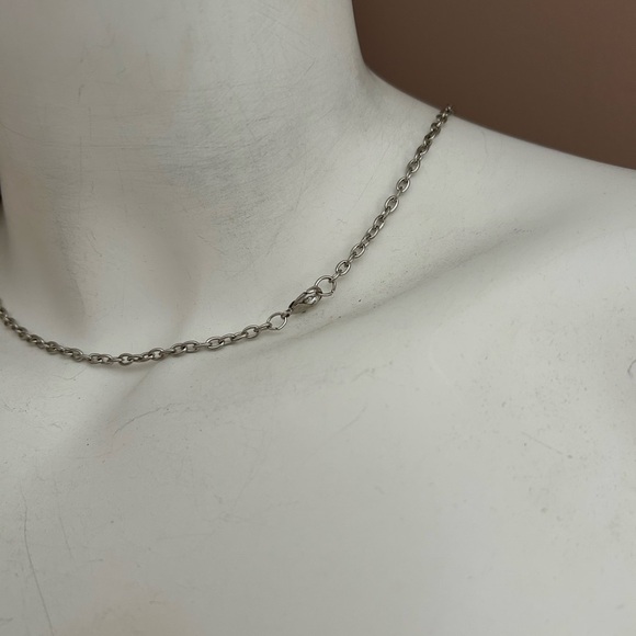 4/$100 Silver and Gray Owl Pendant necklace 32
Inch 🦉 - Picture 5 of 6